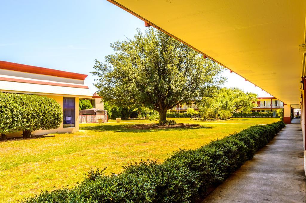 Executive Inn Hotel And Conference Center Lawton Exterior foto