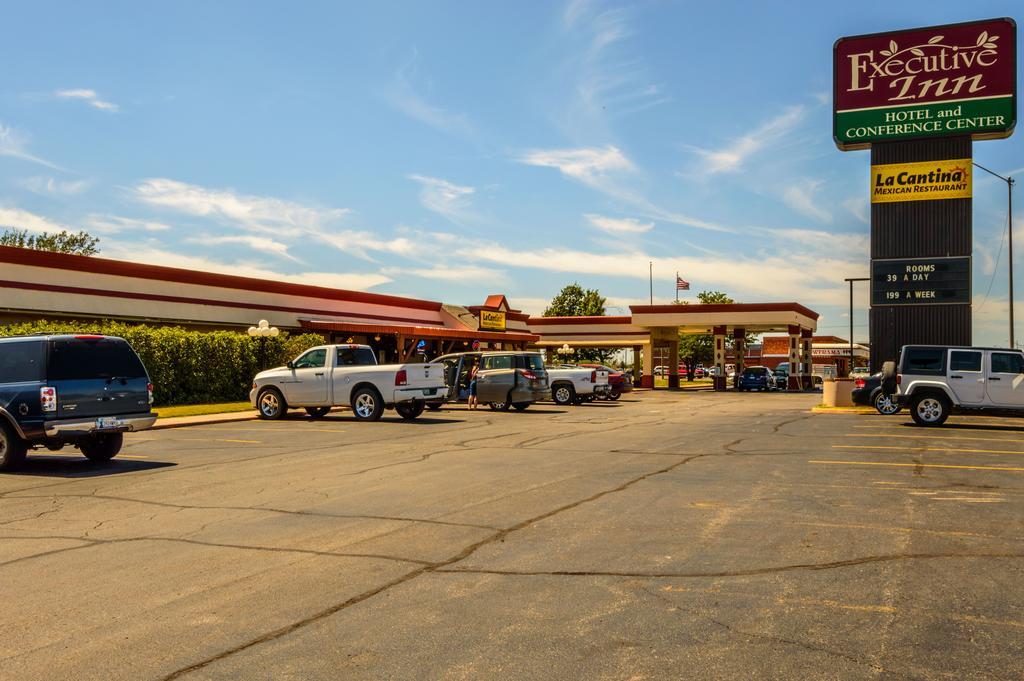 Executive Inn Hotel And Conference Center Lawton Exterior foto